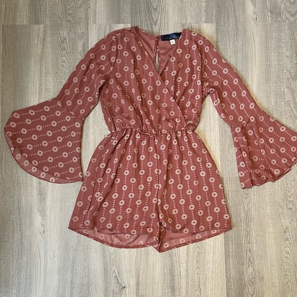 Francesca's Collections Dresses & Skirts - Francesca’s Dusty Pink Romper